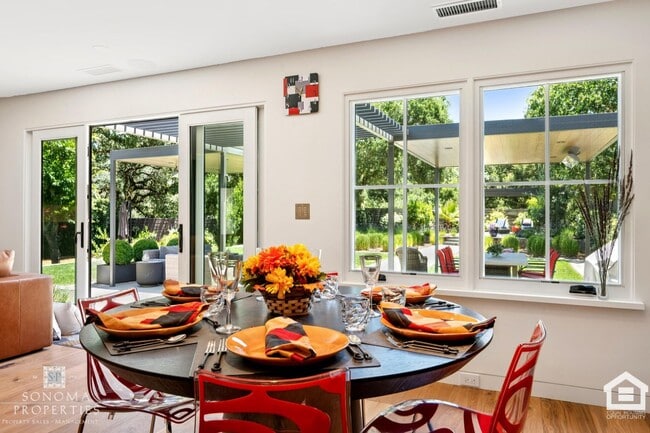 Building Photo - 3 Bedroom Exquisitely Furnished Home