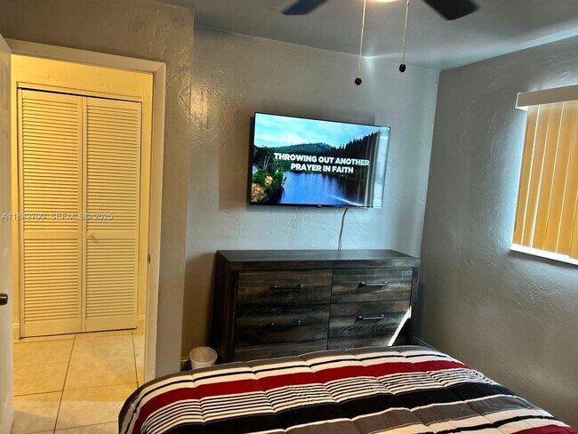 Building Photo - 5929 Fillmore St