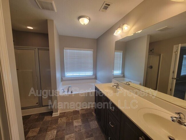 Building Photo - 1733 Ethan Way