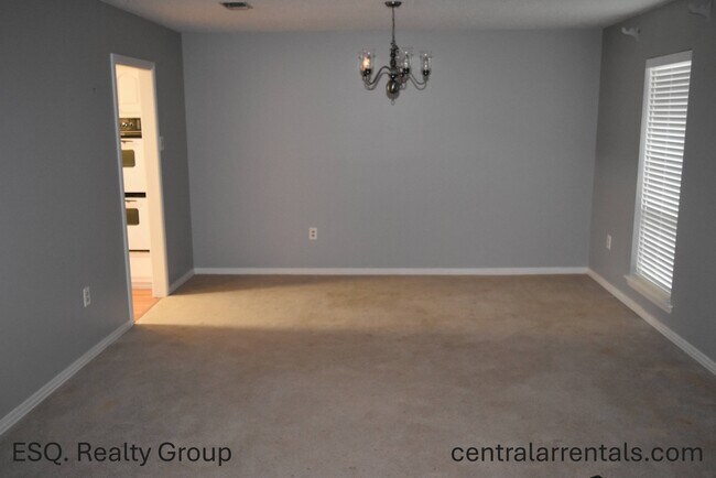 Building Photo - 4512 Somers Ave