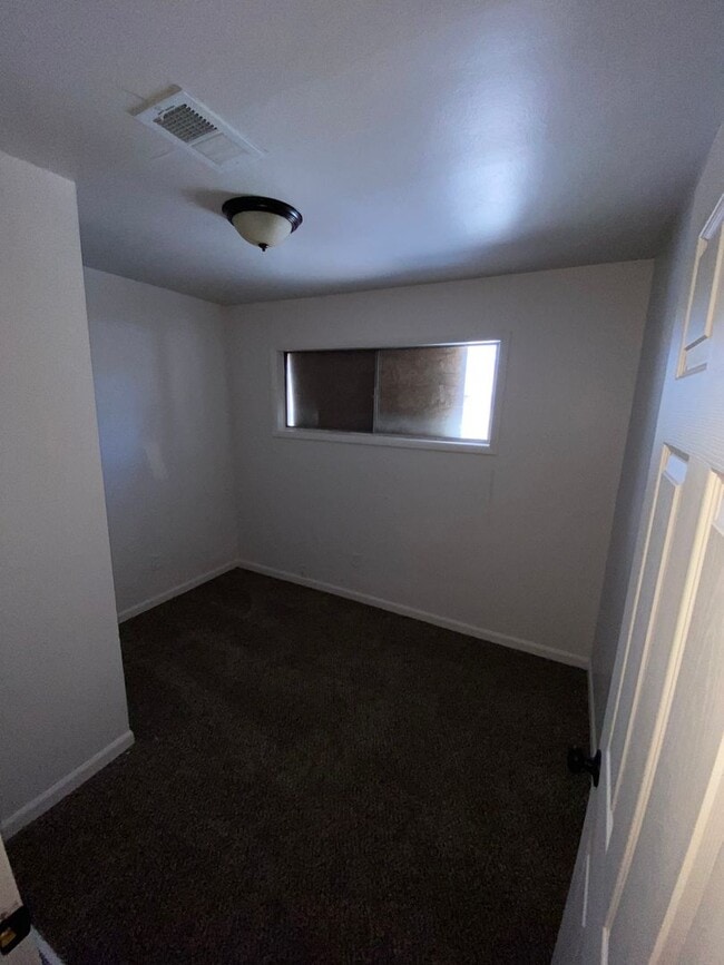 Building Photo - 1614 Parklane Dr