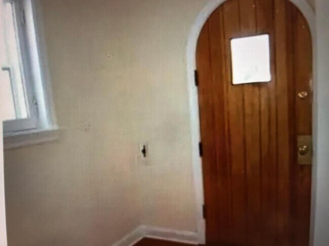 Foyer - 1161 Ursula Ave