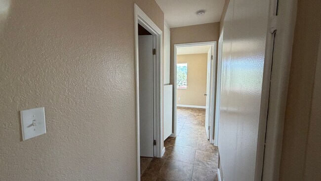 Building Photo - Two Bedroom One Bathroom Apartment in San Bernardino!