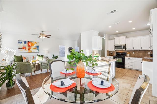 Building Photo - 12145 Walden Wood Dr