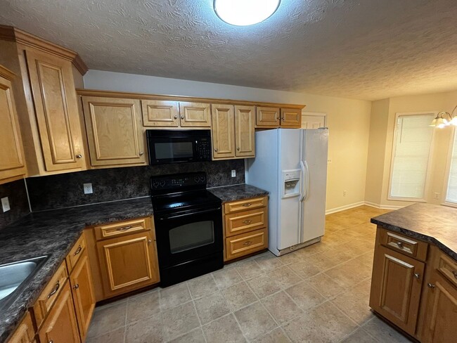 Building Photo - Cozy Home in Phenix City