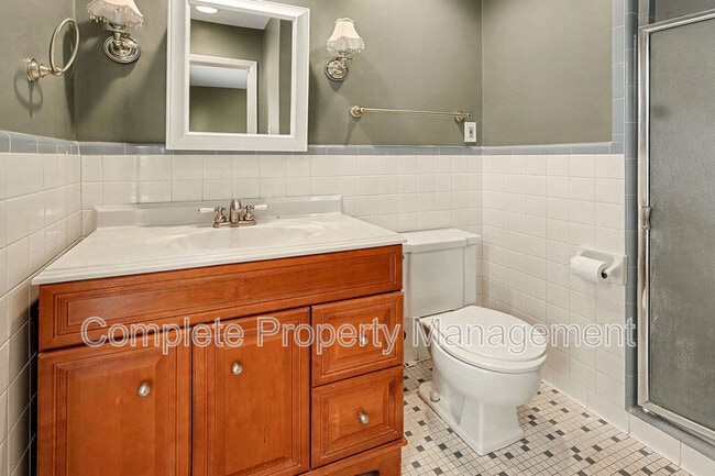 Building Photo - 3801 Cromwell Dr