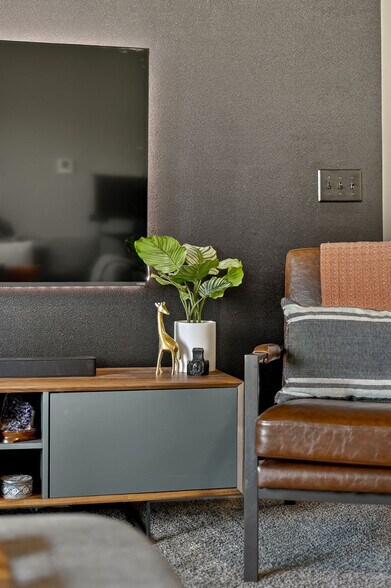 Building Photo - 8350 Cascade Ave