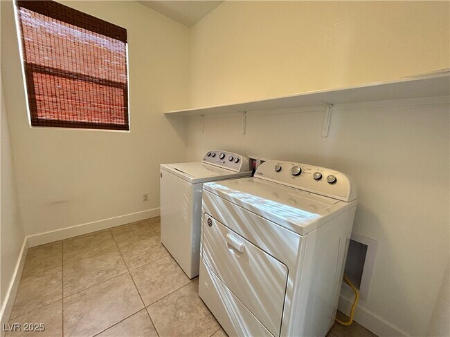 Building Photo - 8085 Skye Roar Ct