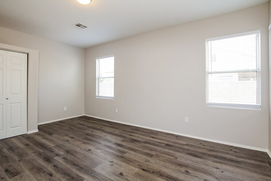 Building Photo - 12026 W Yuma St