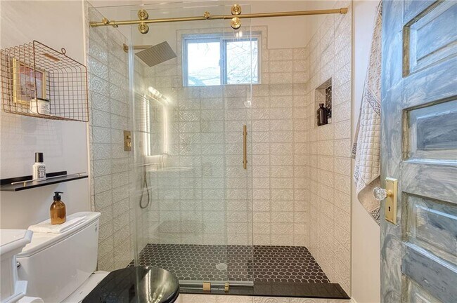 Building Photo - 85 Waddell St NE