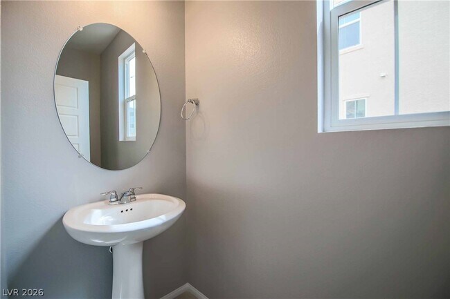 Building Photo - 1417 Overseer Ave