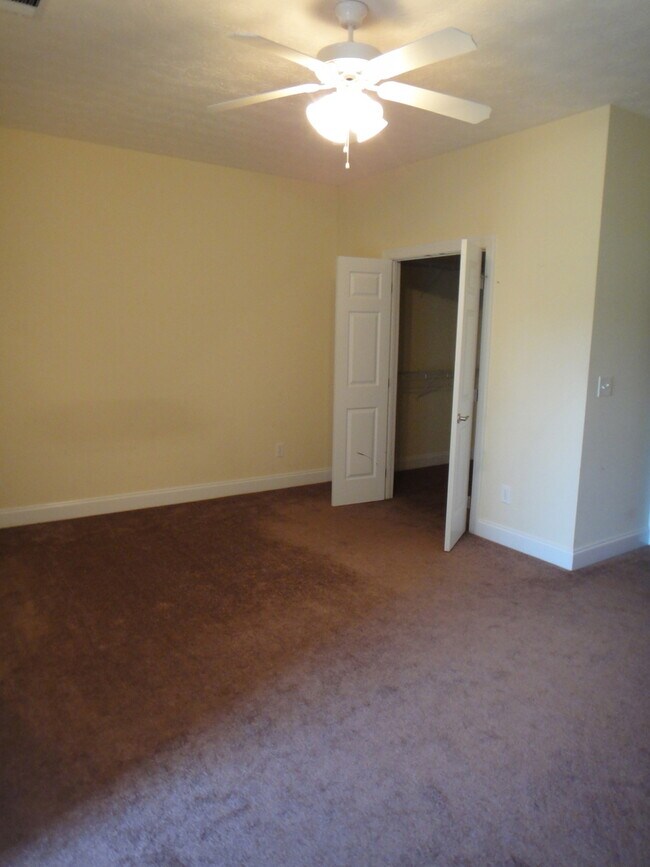 Building Photo - MillCreek Townhome Available in July!