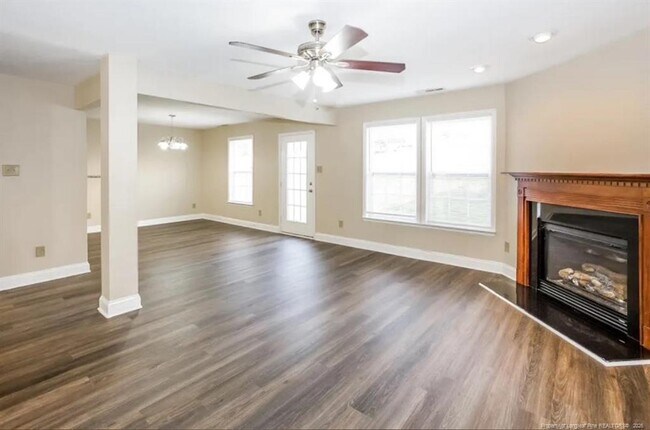 Building Photo - 956 Littleton Dr