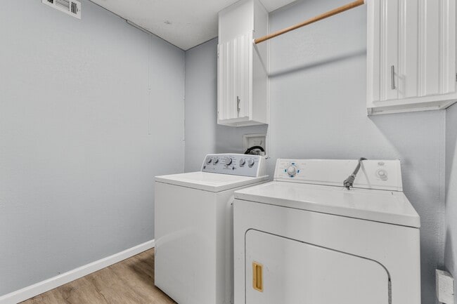 Building Photo - 204 Phillips Rd