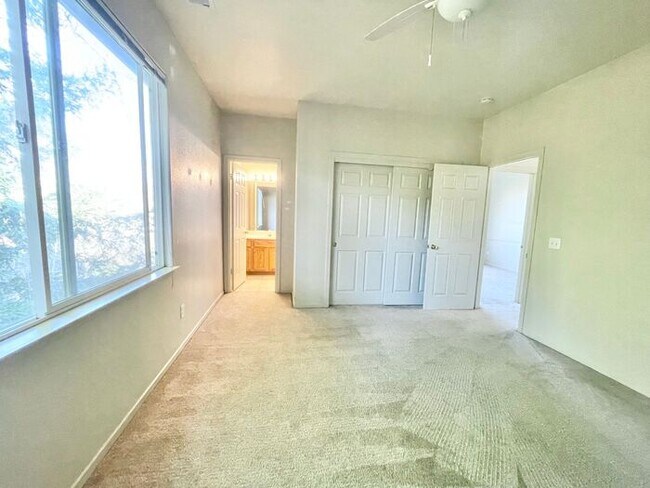 Building Photo - Great 2 bed, 2 bath, 2-story end-unit Condo in Rincon Valley!