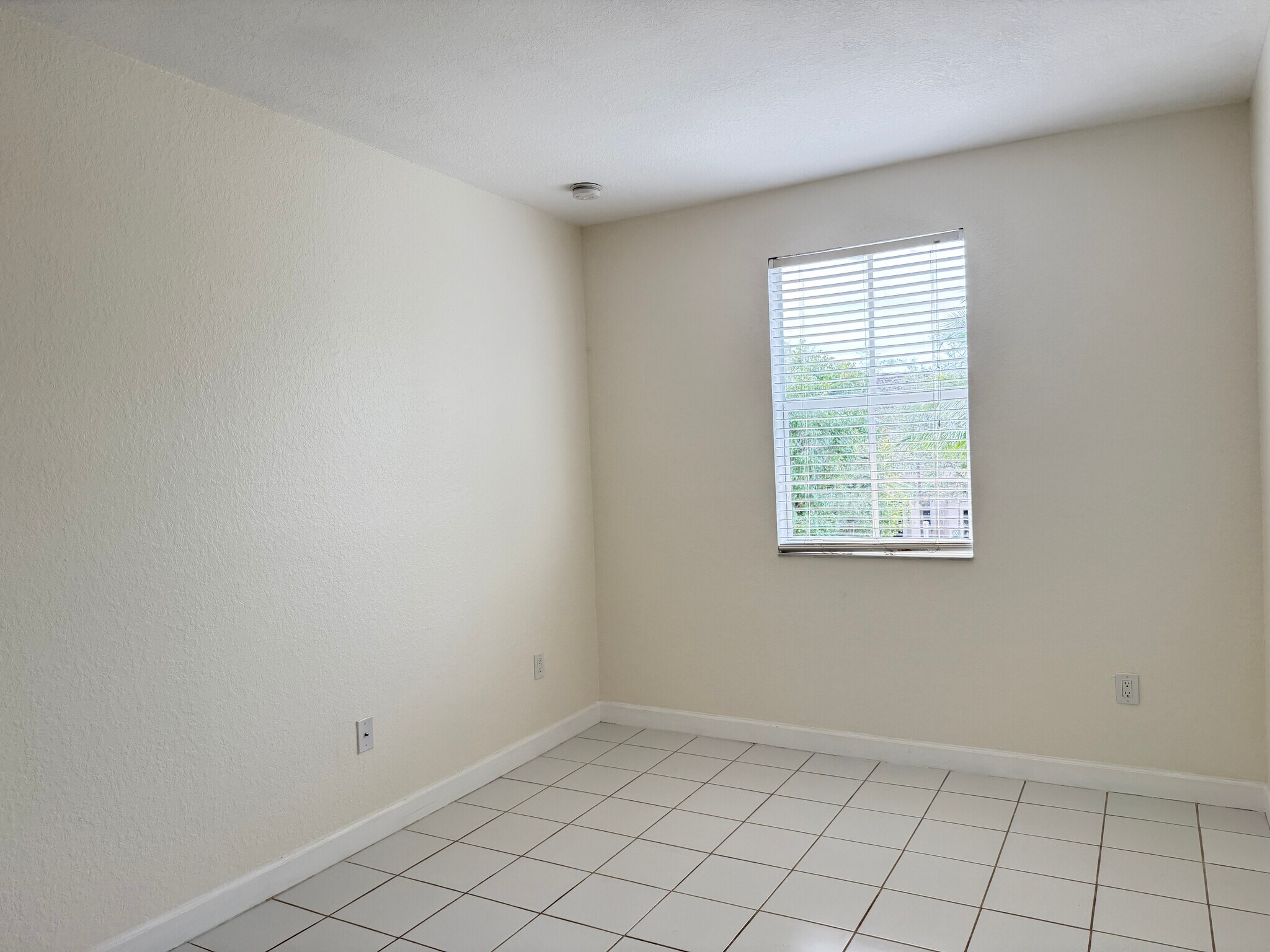 Building Photo - 15131 SW 23rd Ln