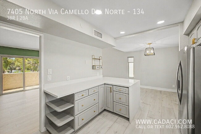 Building Photo - 7405 N Vía Camello Del Norte