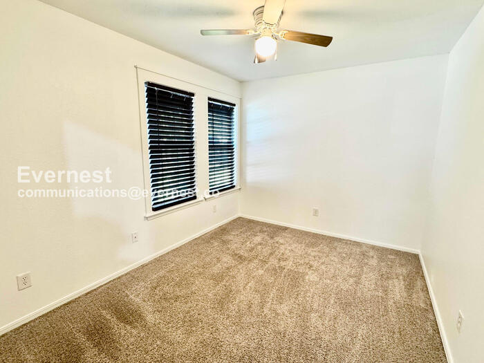 Building Photo - 5117 S Lions Ave