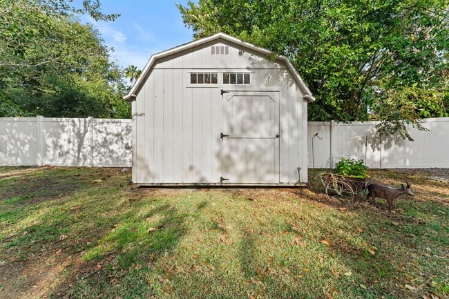 Building Photo - 3505 Iris St N