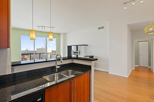 Building Photo - 1551 N Flagler Dr