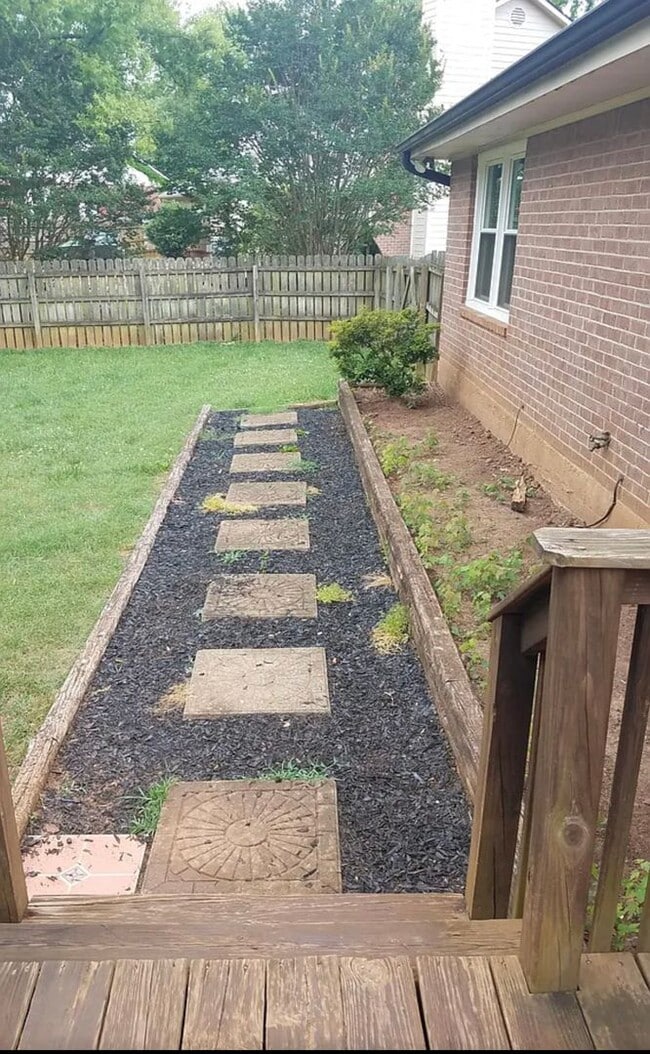 Building Photo - Knoxville 37922 - Available Now! 3 bedroom, 2 bath home - Contact Susan Niedergeses 865-300-4722