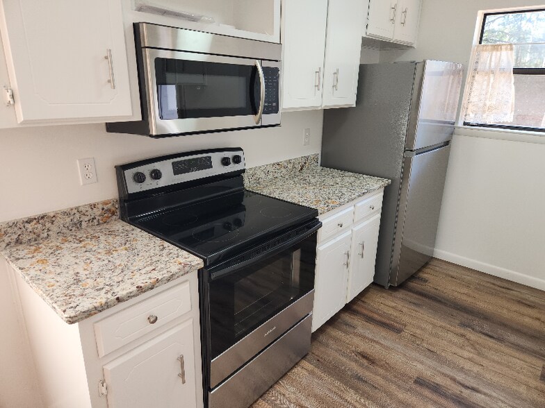 Building Photo - 301 Hidden Glen Way