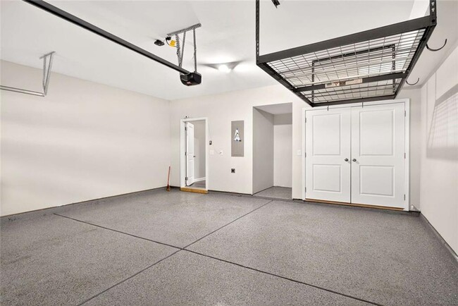 Building Photo - 3960 Redwood Dr