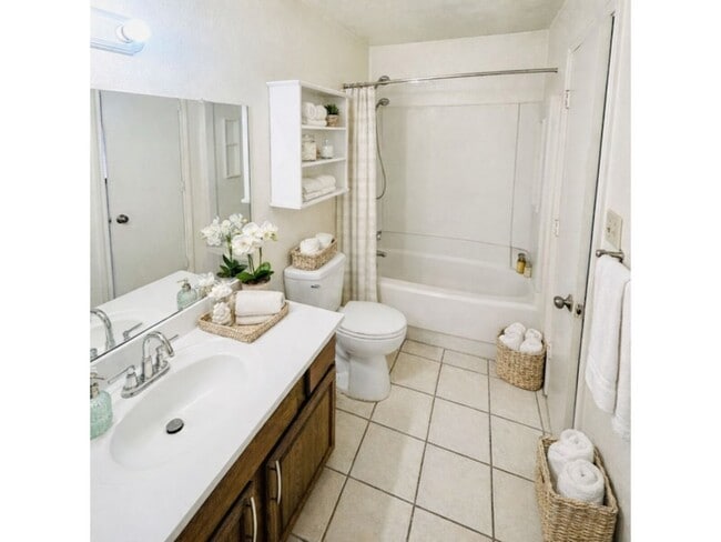 Building Photo - 1324 Bluffview Dr