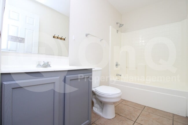 Building Photo - 667 W Jardin Dr