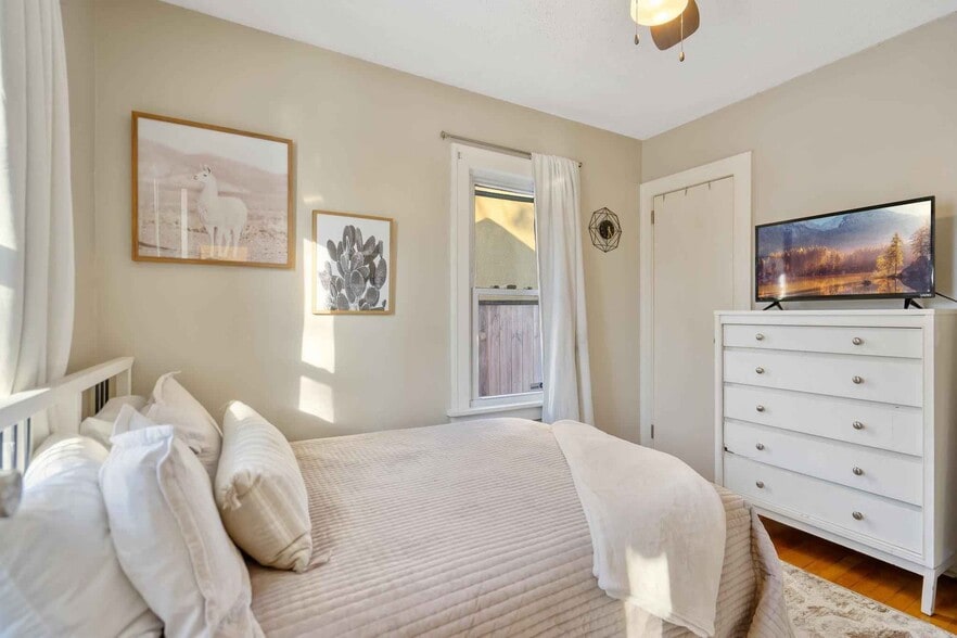Bedroom - 4538 Colfax Ave N