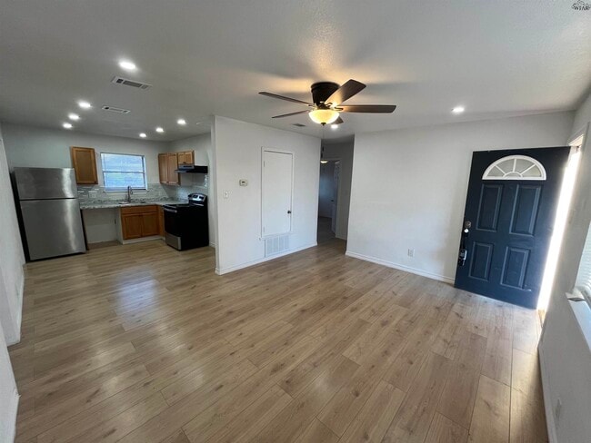 Building Photo - 2908 Cunningham Dr