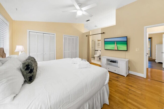 Building Photo - 501 Dolphin St