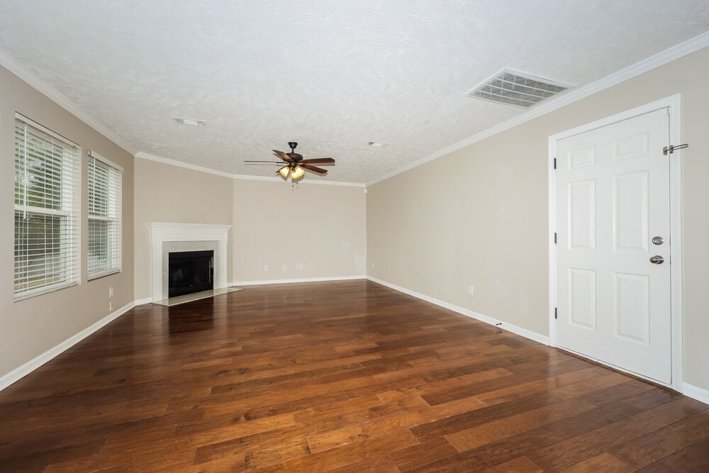 Building Photo - 5823 Roxbury Dr