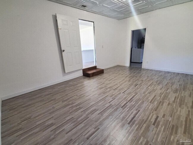 Building Photo - 379 N 57th Ave