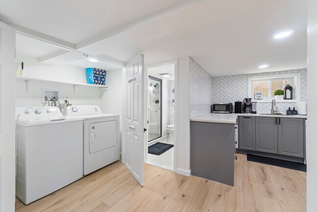 Building Photo - 65 Avenue A