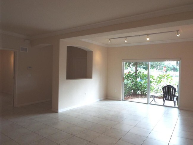 Building Photo - 13100 Bella Casa Cir