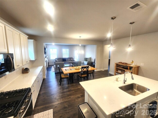 Building Photo - 4005 Puddle Pond Rd