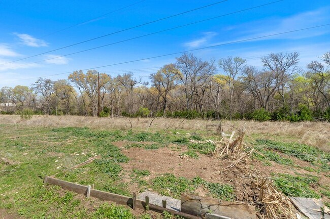 Building Photo - 405 Little Draw Ln