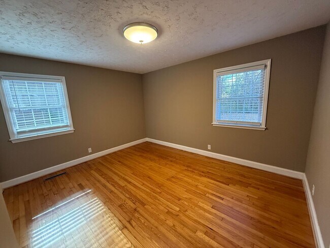 Building Photo - For Rent Mocksville