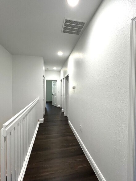 Building Photo - 3105 NW 25th Way