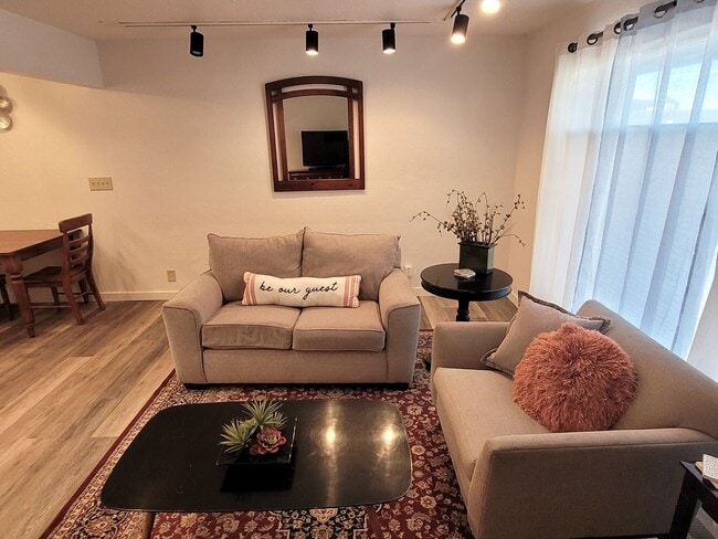 Building Photo - 824 NE 4th St