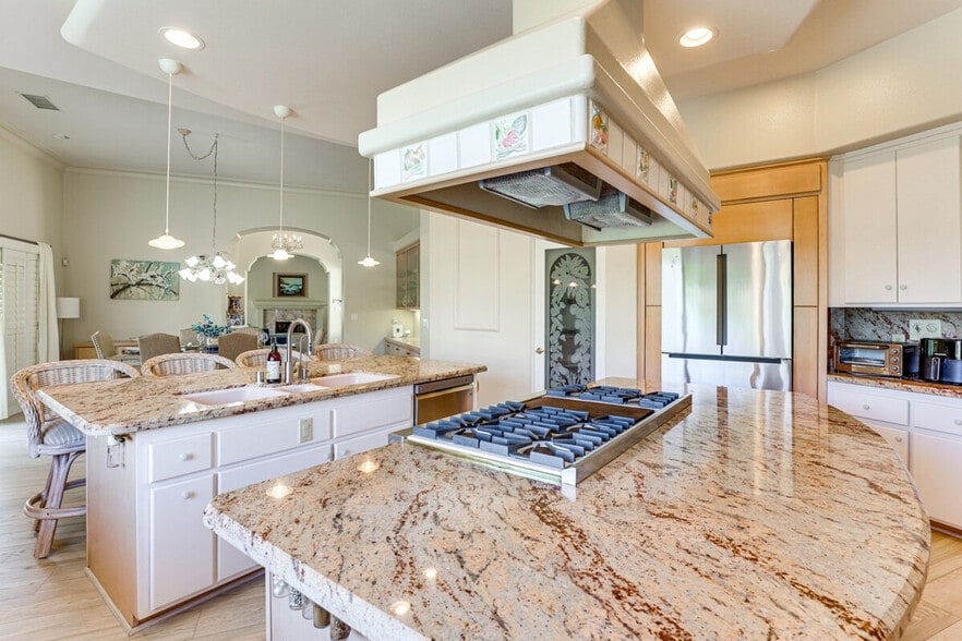 Building Photo - 1831 Samoa Way