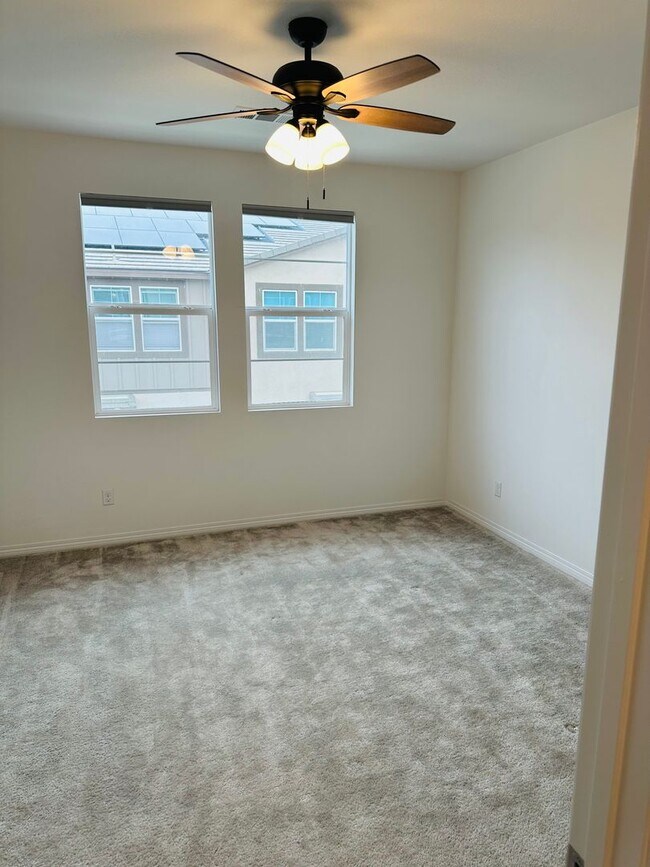 Building Photo - Newly Built 3 Bed Condo for Rent in Winche...