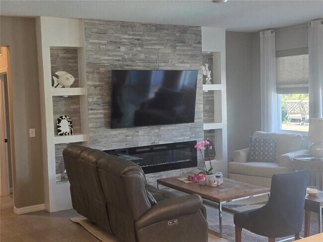 Building Photo - 16457 Woodside Gln