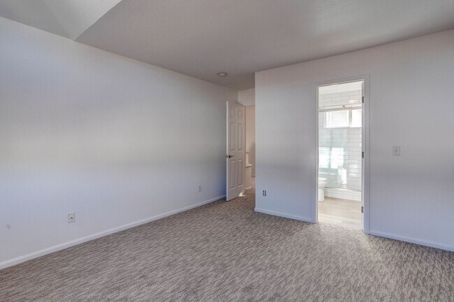 Building Photo - Fully Remodeled 3 Bed/2.5 Bath Northglenn ...