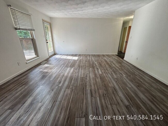 Building Photo - 6421 Orchard View Ln
