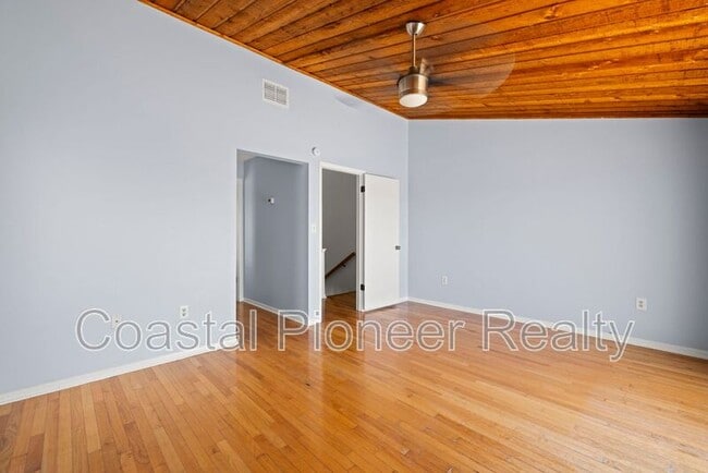 Building Photo - 12356 Capri Cir N