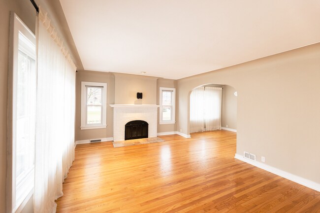 Building Photo - 249 Alger St SE