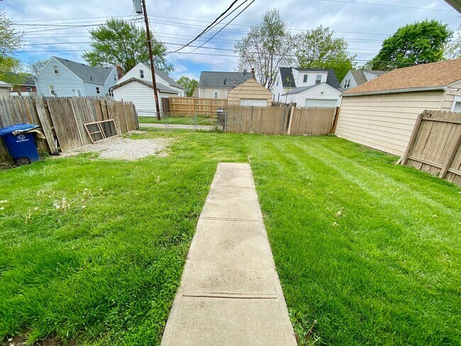 Building Photo - Welcoming Wilshire Heights Ranch Home for ...