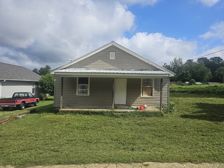 Primary Photo - 107 Bell St